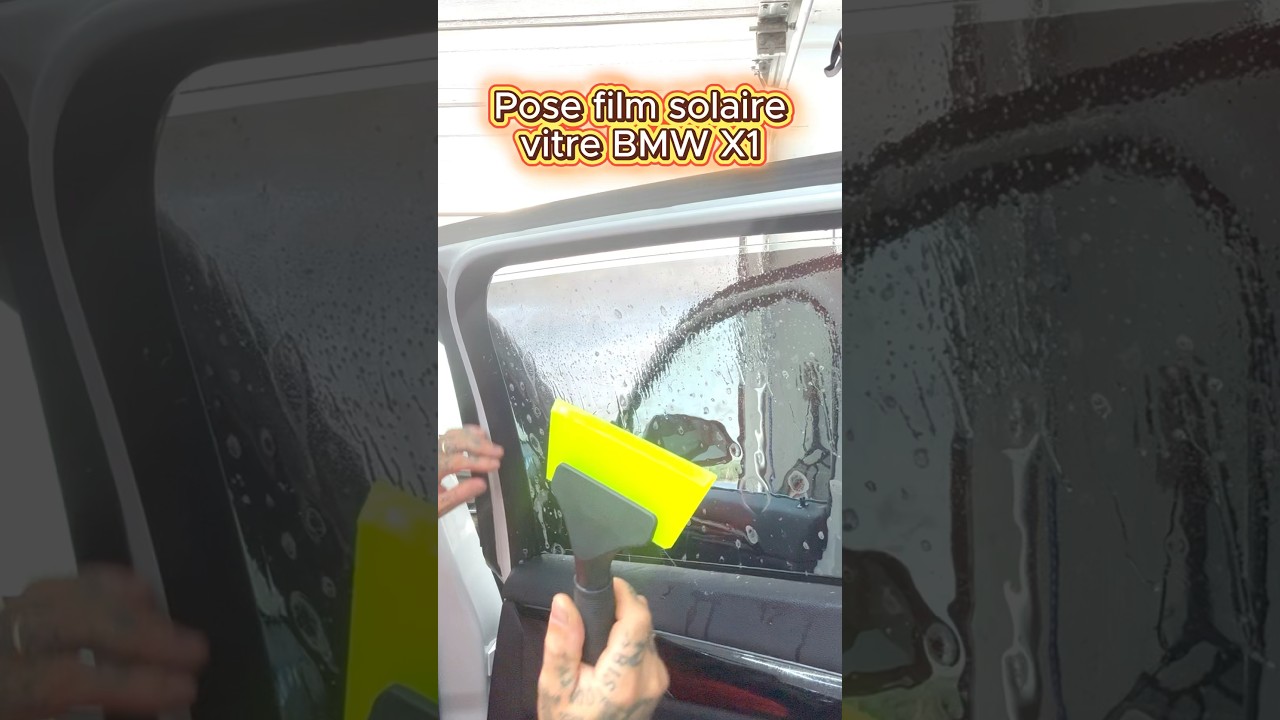 Pose de vitre teintée BMW X1 (film solaire pro) 🚗💨 #Shorts