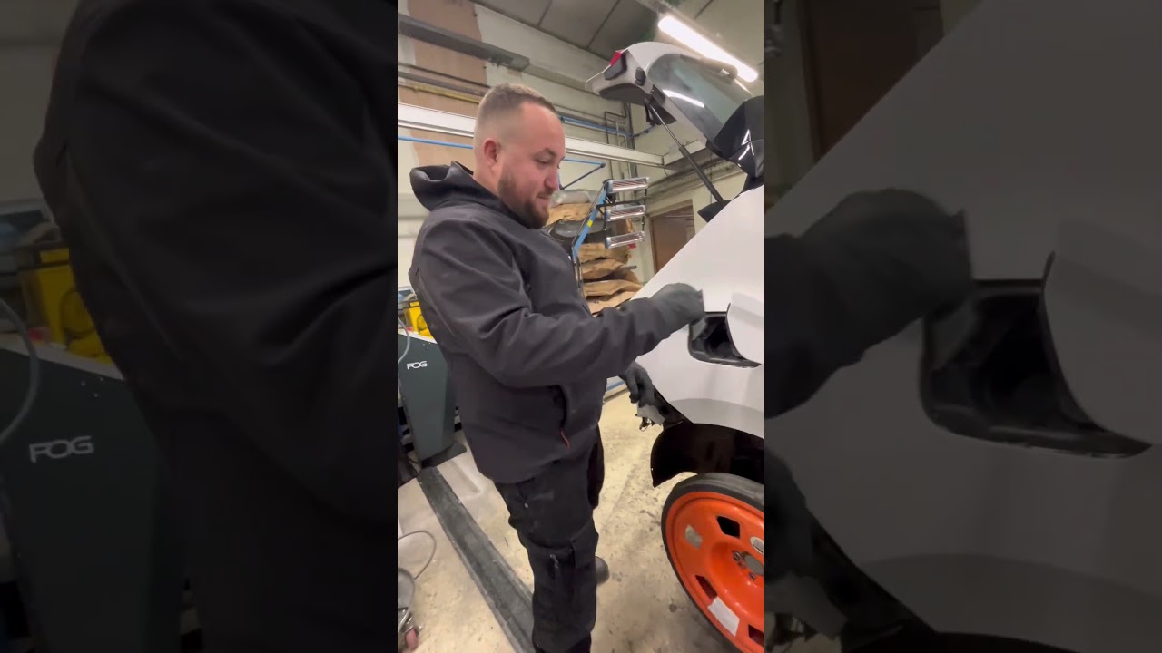 Vous avez ça dans vos voitures vous ?? 😳 #carrossier #skoda #skodafabia #garage #atelier