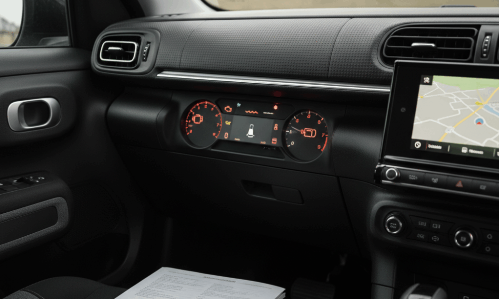 découvrez la signification des voyants du tableau de bord de la citroën c3 et trouvez les solutions adaptées pour chaque alerte en 2025. guide complet pour rouler en toute sécurité et prévenir les pannes.