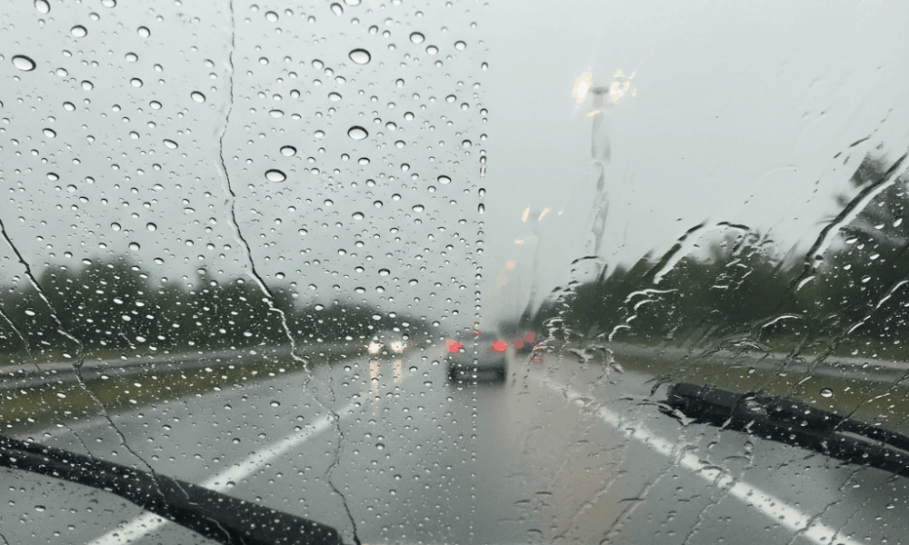 découvrez dans notre comparatif 2025 quel traitement anti-pluie, entre nanolex et soft99, offre la meilleure efficacité pour une visibilité optimale sur votre pare-brise par temps de pluie. conseils, avis et guide d’achat inclus.
