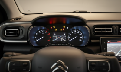 découvrez notre guide complet 2025 pour comprendre la signification des voyants sur votre citroën c3 et assurer la sécurité et l'entretien optimal de votre véhicule.