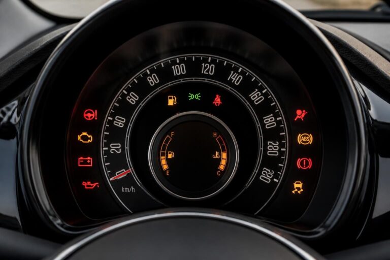 Tableau de bord fiat 500 : comprendre les voyants et symboles essentiels