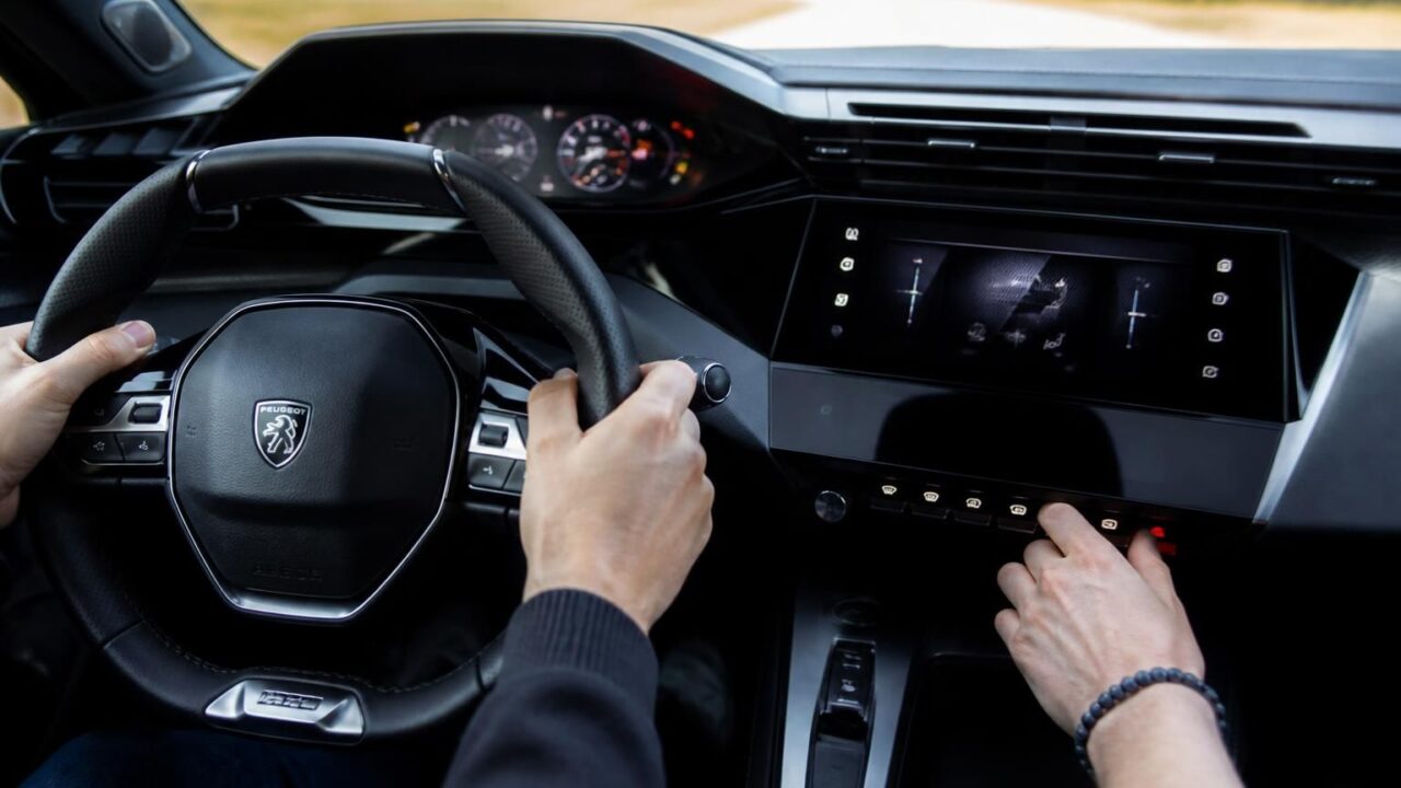 Comprendre le tableau de bord de la Peugeot 308 : voyants, i-cockpit et réglages essentiels