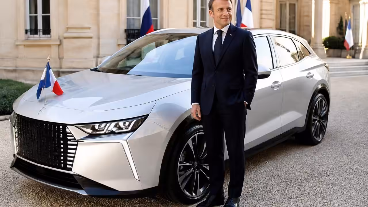 Juillet : Emmanuel Macron adopte une nouvelle voiture présidentielle, la DS n°7 100% électrique