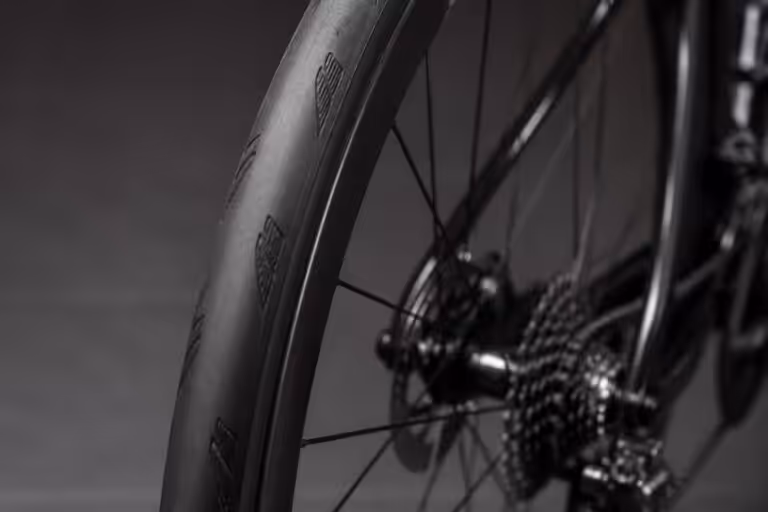 Pneu continental gp 5000 : pourquoi c’est le pneumatique de référence