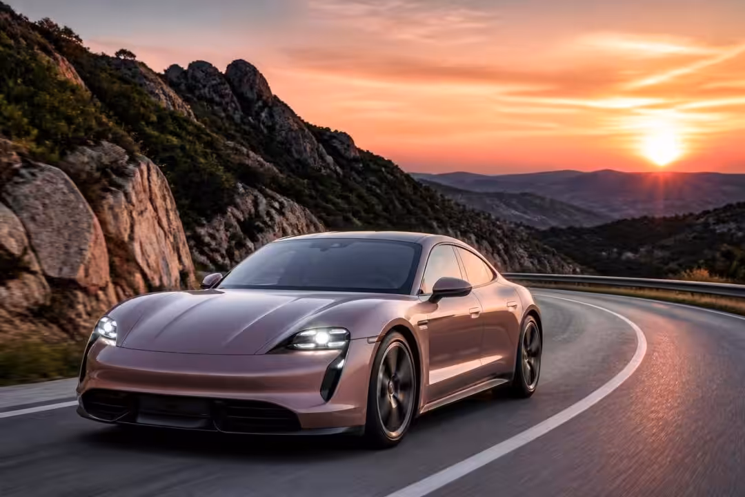 découvrez la porsche taycan, l'électrique sportive réinventée alliant performance, technologie avancée et design élégant pour une expérience de conduite inégalée.