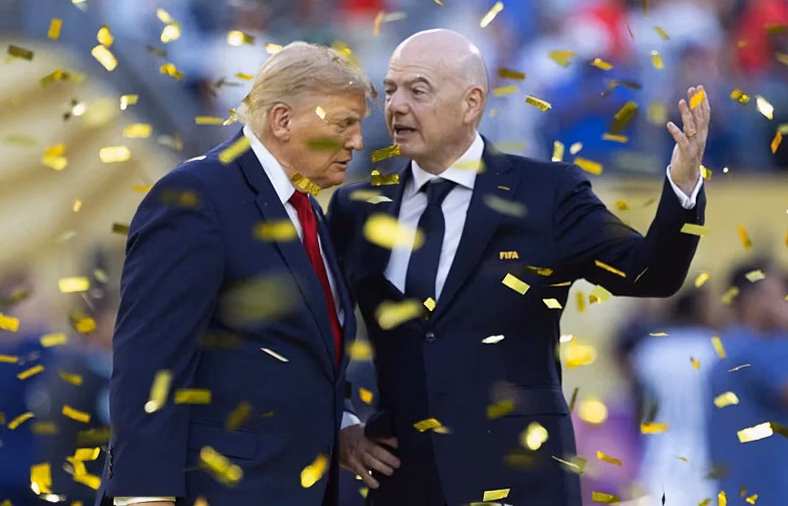 Donald Trump inaugure un grand prix automobile dans les rues de Washington, fidèle à sa passion pour la course