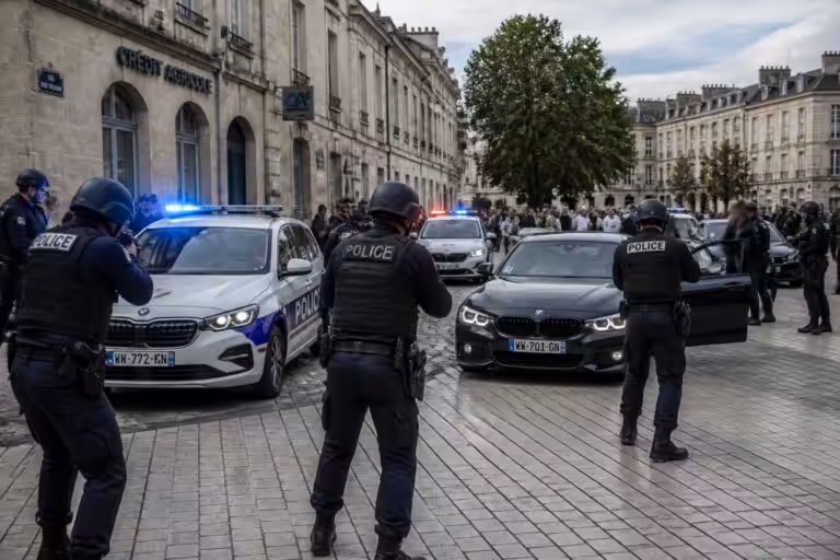 Rodéos automobiles à Niort : Comment l&rsquo;intervention des forces de l’ordre a rétabli la paix dans la ville
