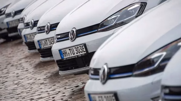 Automobile : Volkswagen, Mercedes et BMW adaptent leur organisation face à une importante réduction des effectifs