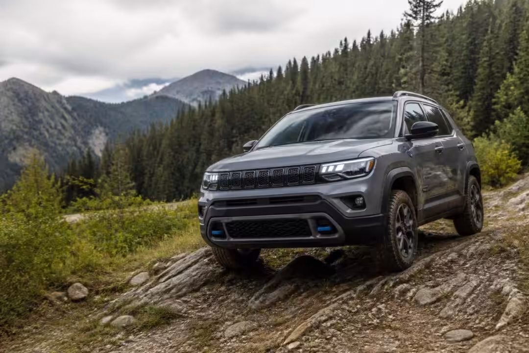 découvrez le nouveau jeep avenger, un véhicule robuste et innovant conçu pour accompagner toutes vos aventures avec style et performance.