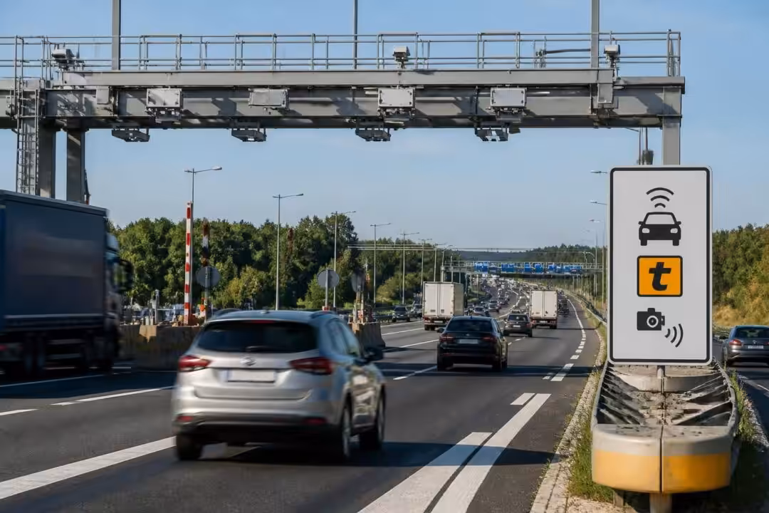 découvrez les risques liés au passage en libre circulation sur les péages autoroutiers et comment éviter des amendes coûteuses. informez-vous pour circuler en toute sécurité.