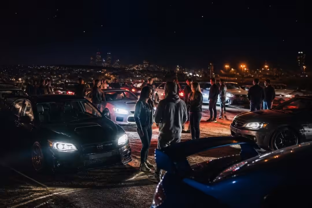 découvrez ce que révèlent les rassemblements automobiles clandestins sur le désir de retrouver sa liberté au volant, à travers un entretien captivant.